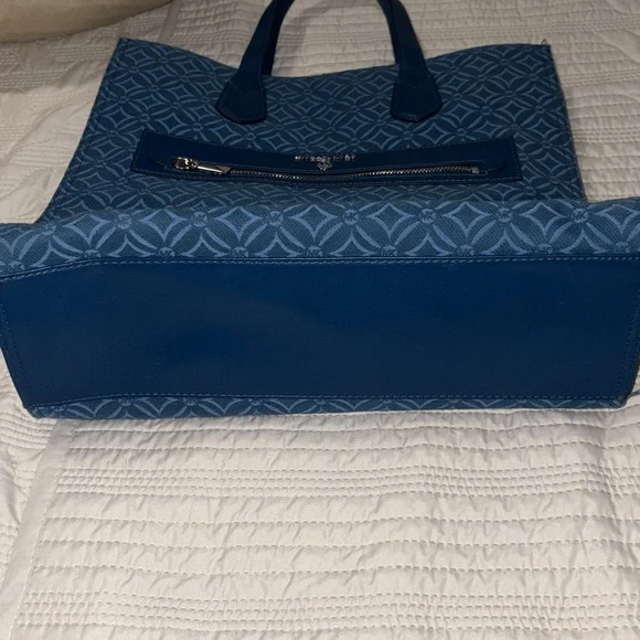 Michael Kors Navy Geometric Tote - Picture 4 of 8